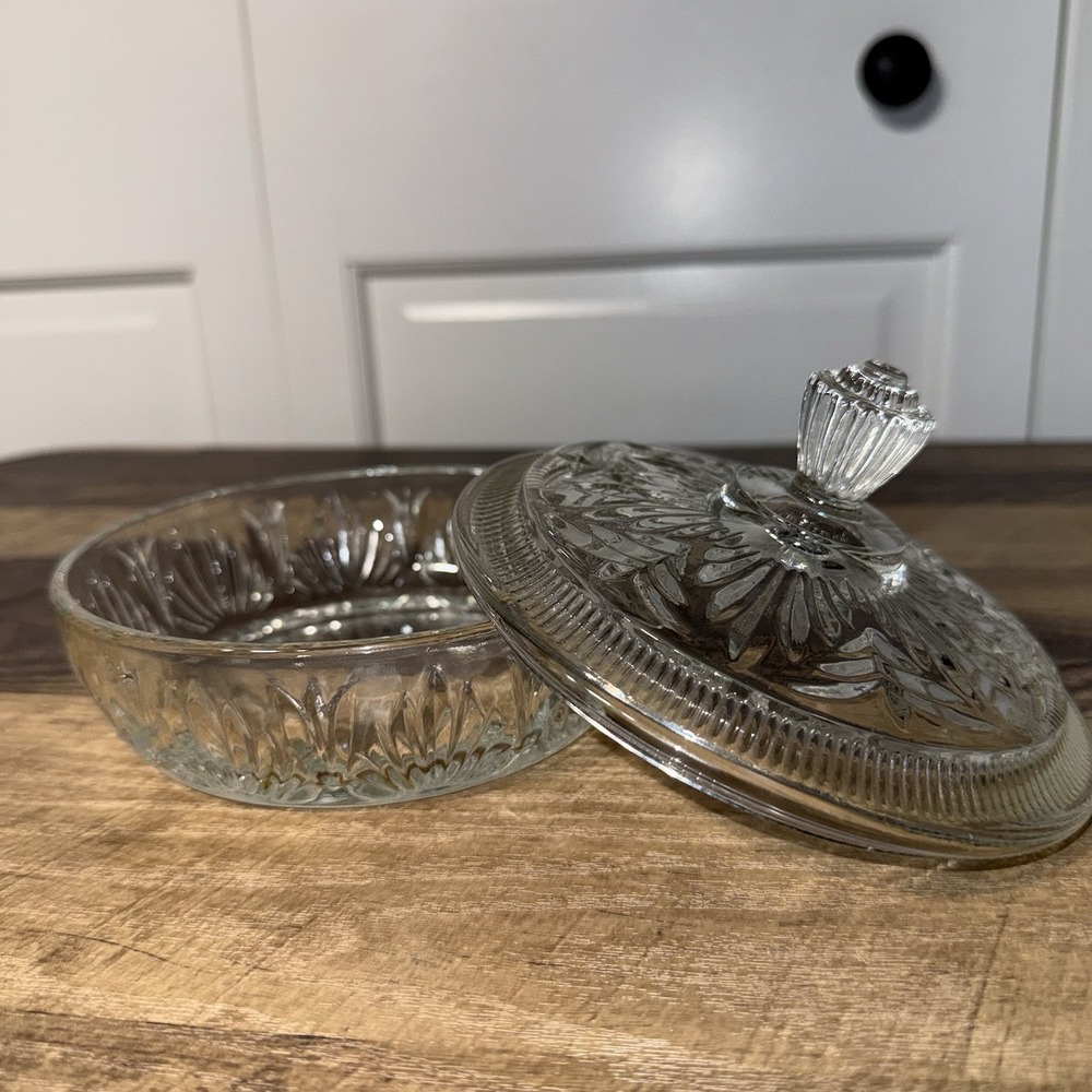 Vintage Avon Crystalique Glass Candy/Trinket Dish Patterned Cut Glass/lid Retro